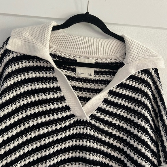 Abercrombie & Fitch black and white knit v neck sweater - Picture 6 of 7